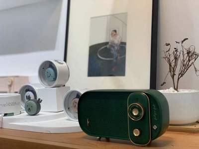 无人机漫游海底、机器人农场想去火星，便携键盘薄如卡片——美貌与智慧并存的科技创新晨间巡礼